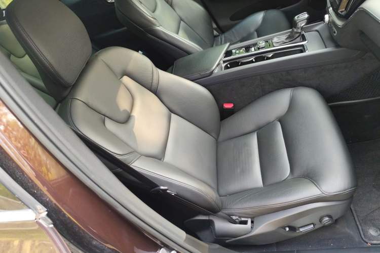 Used Volvo XC60 2019 T5 4x4 Zhiyuan Edition China VI Standard Right Front Seat