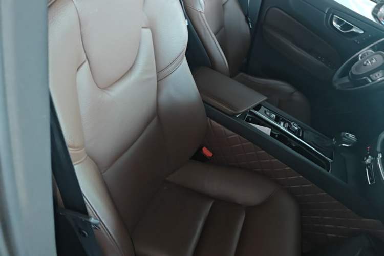 Used Volvo XC60 2019 T5 4x4 Smart Edition China VI Standard Right Front Seat