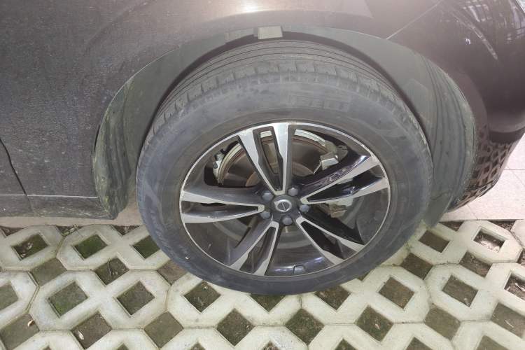 Used Volvo XC60 2019 T5 4x4 Smart Edition China V Standard Right Front Wheel Hub