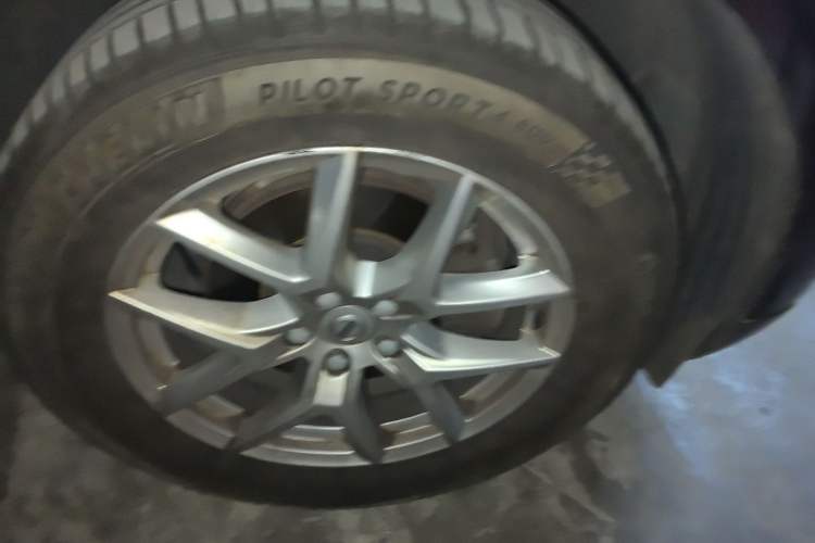 Used Volvo XC60 2019 T5 4x4 Smart Edition China VI Standard Right Front Wheel Hub