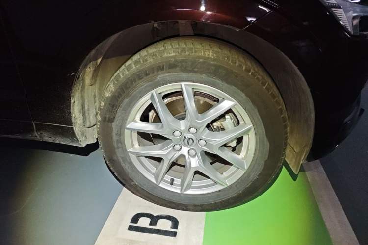 Used Volvo XC60 2019 T5 4x4 Smart Edition China VI Standard Right Front Wheel Hub
