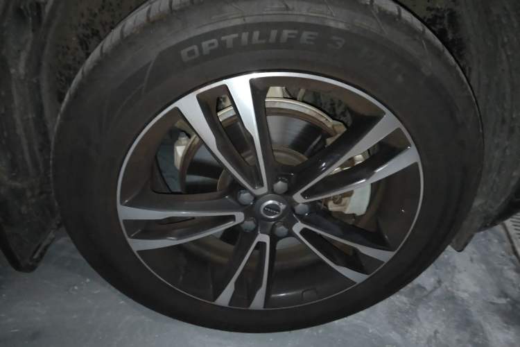 Used Volvo XC60 2019 T5 4x4 Zhiyuan Edition China VI Standard Right Front Wheel Hub