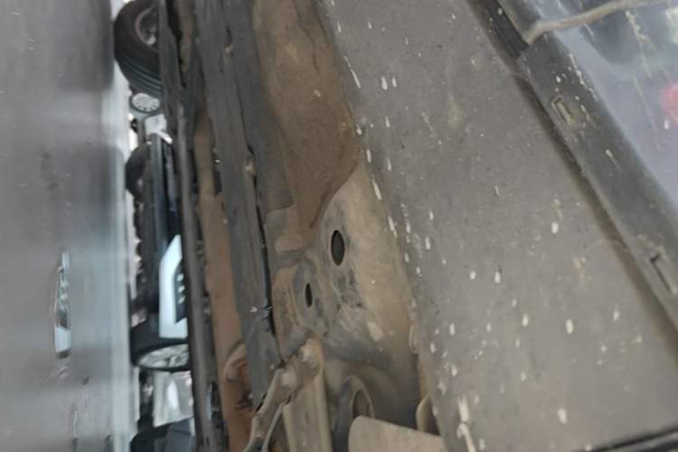 Used Volvo XC60 2019 T5 4x4 Smart Edition China VI Standard Right Side Sill