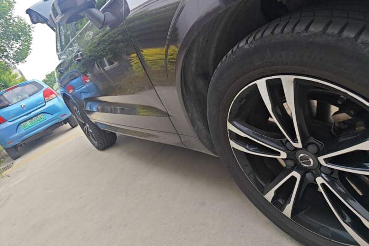 Used Volvo XC60 2019 T5 4x4 Zhiyuan Edition China VI Standard Right Side Sill