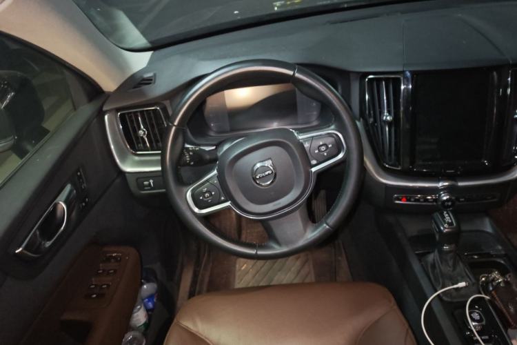 Used Volvo XC60 2019 T5 4x4 Smart Edition China VI Standard Steering Wheel
