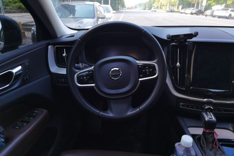 Used Volvo XC60 2019 T5 4x4 Smart Edition China V Standard Steering Wheel