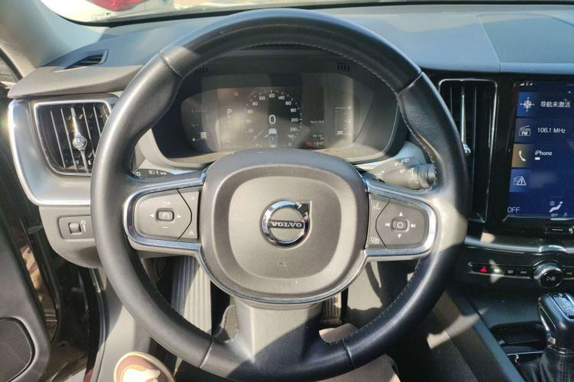 Used Volvo XC60 2019 T5 4x4 Smart Edition China VI Standard Steering Wheel