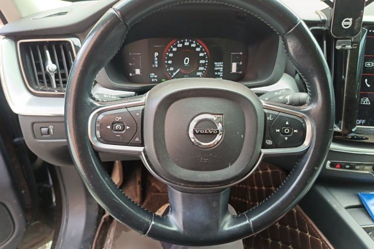 Used Volvo XC60 2019 T5 4x4 Smart Edition China VI Standard Steering Wheel