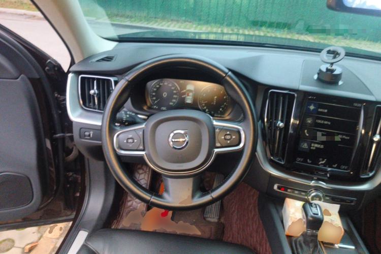 Used Volvo XC60 2019 T5 4x4 Smart Edition China V Standard Steering Wheel