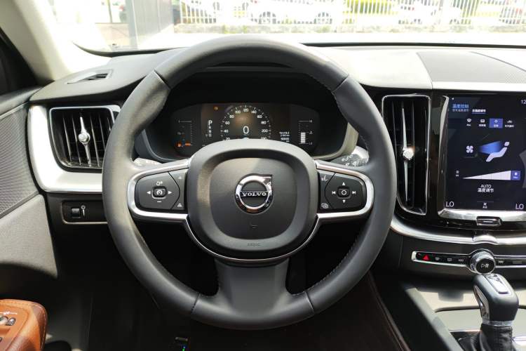 Used Volvo XC60 2019 T5 4x4 Smart Edition China VI Standard Steering Wheel