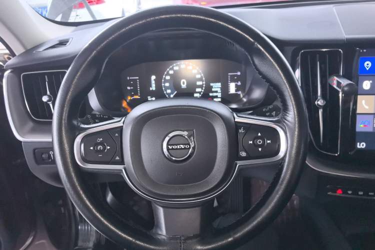 Used Volvo XC60 2019 T5 4x4 Smart Edition China VI Standard Steering Wheel