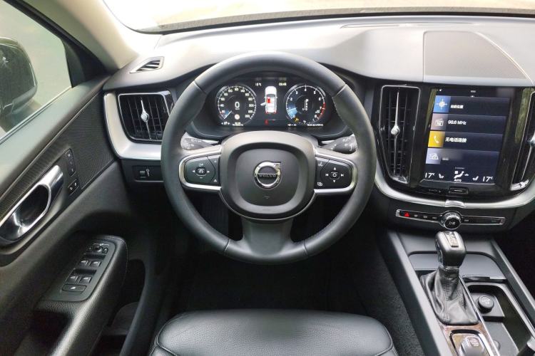 Used Volvo XC60 2019 T5 4x4 Zhiyuan Edition China VI Standard Steering Wheel