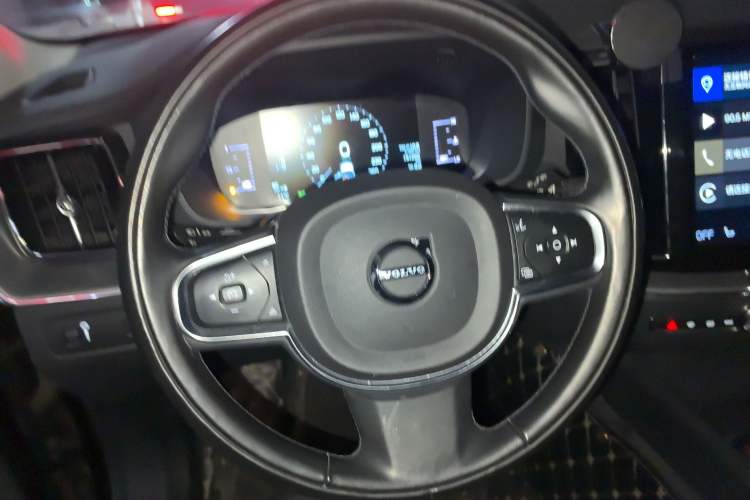 Used Volvo XC60 2019 T5 4x4 Smart Edition China VI Standard Steering Wheel