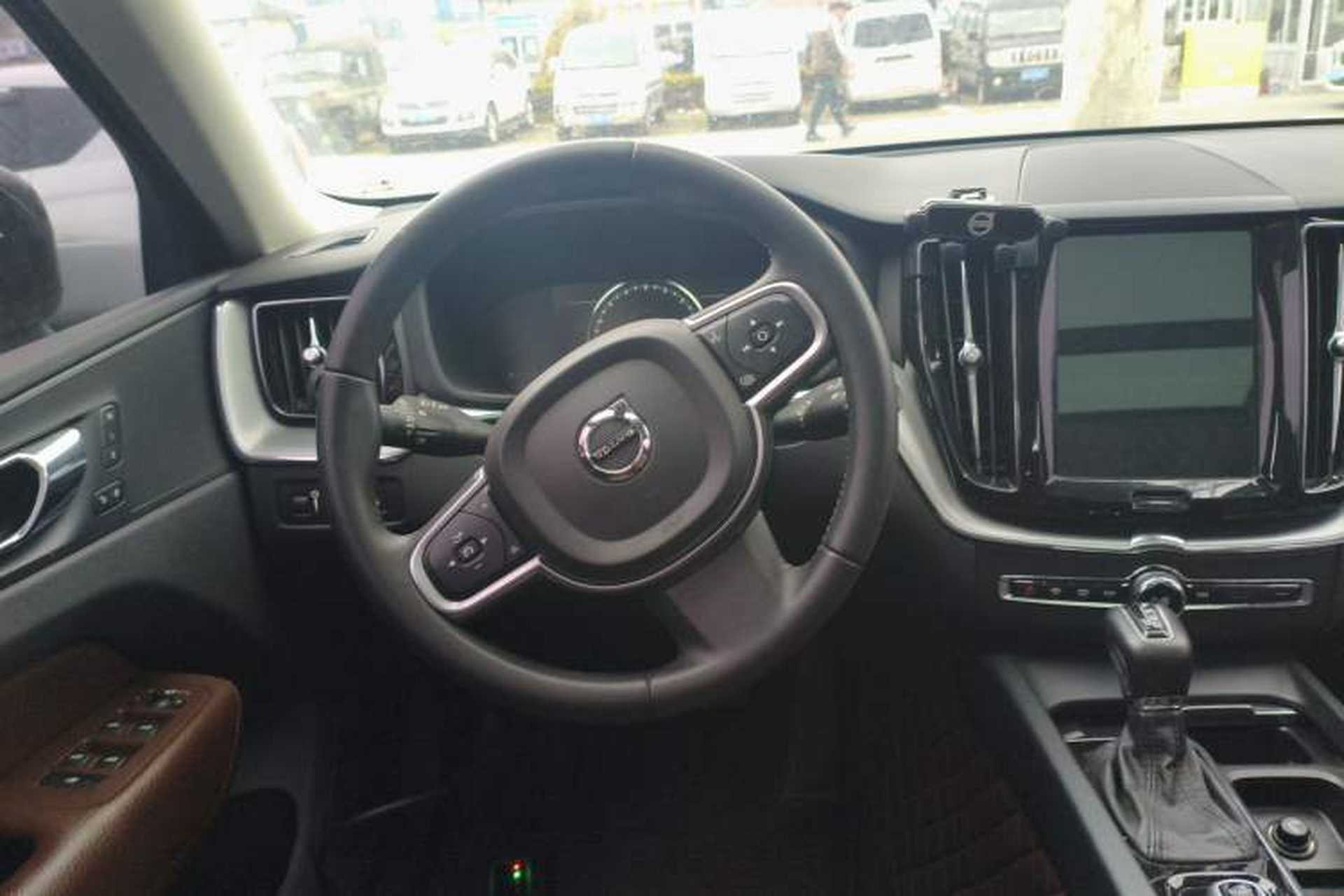 Used Volvo XC60 2019 T5 4x4 Smart Edition China V Standard Steering Wheel