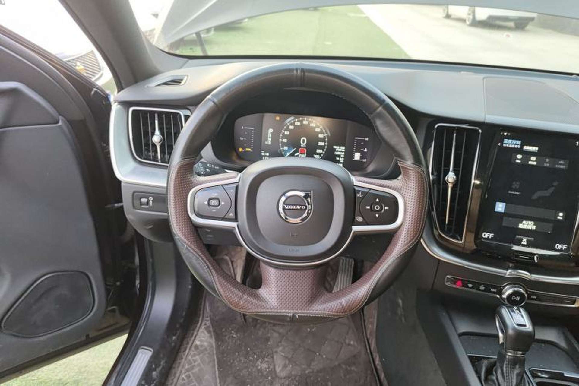 Used Volvo XC60 2019 T5 4x4 Smart Edition China V Standard Steering Wheel