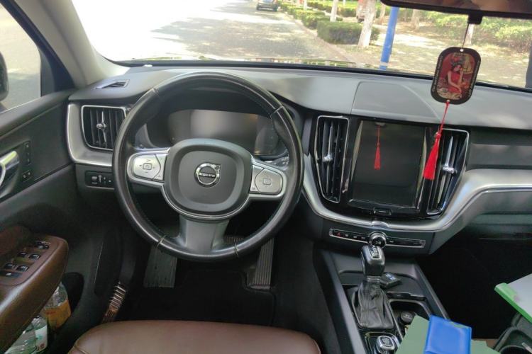 Used Volvo XC60 2019 T5 4x4 Smart Edition China VI Standard Steering Wheel