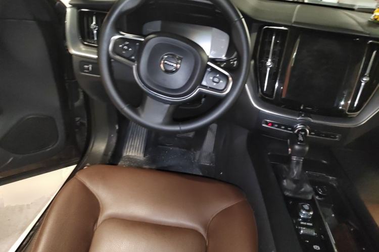 Used Volvo XC60 2019 T5 4x4 Smart Edition China V Standard Steering Wheel