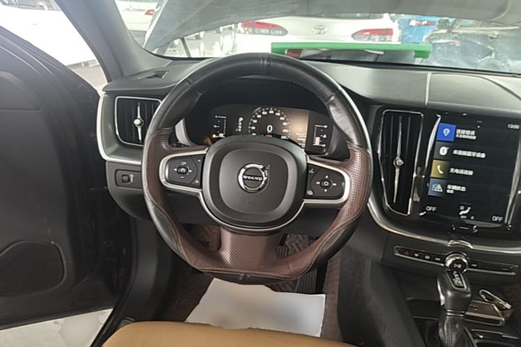Used Volvo XC60 2019 T5 4x4 Smart Edition China V Standard Steering Wheel