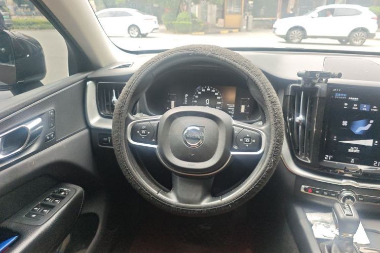 Used Volvo XC60 2019 T5 4x4 Smart Edition China VI Standard Steering Wheel