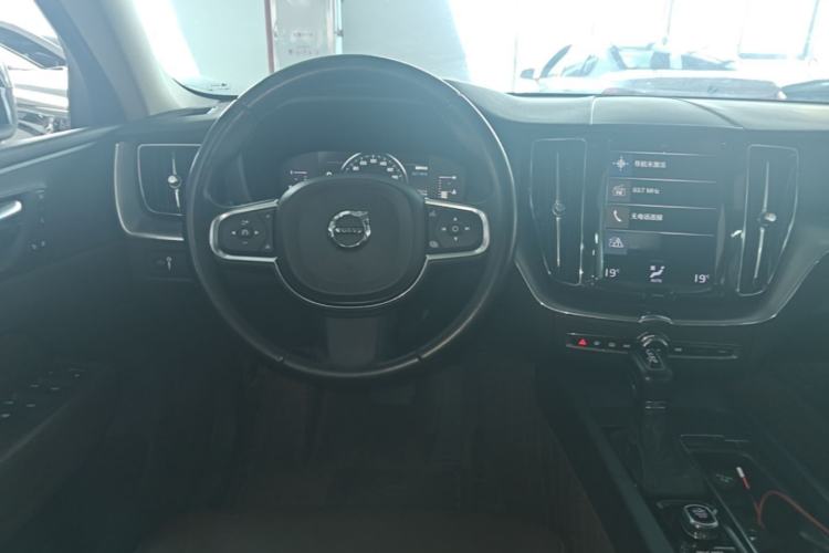 Used Volvo XC60 2019 T5 4x4 Smart Edition China VI Standard Steering Wheel