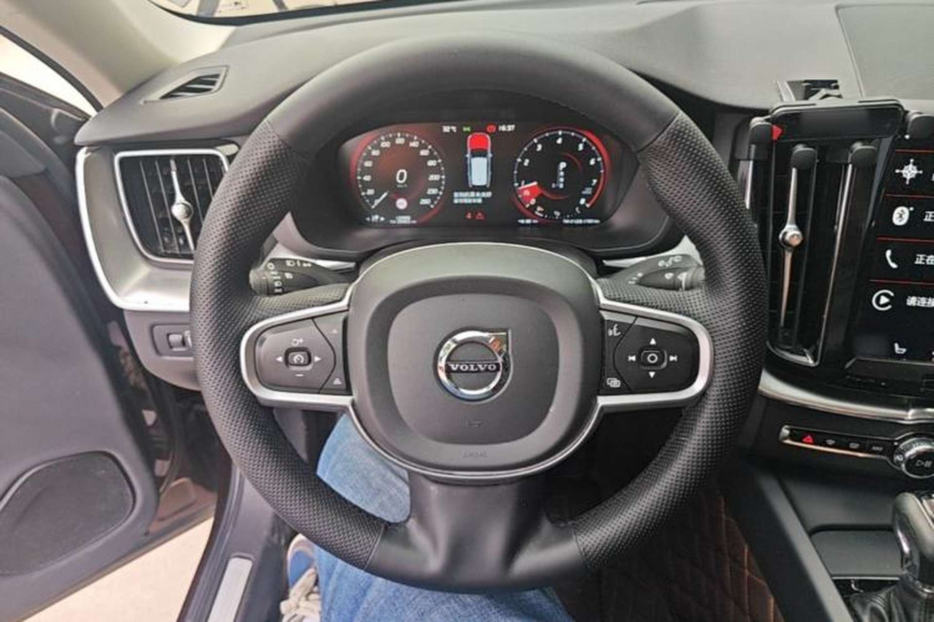 Used Volvo XC60 2019 T5 4x4 Zhiyuan Edition China VI Standard Steering Wheel