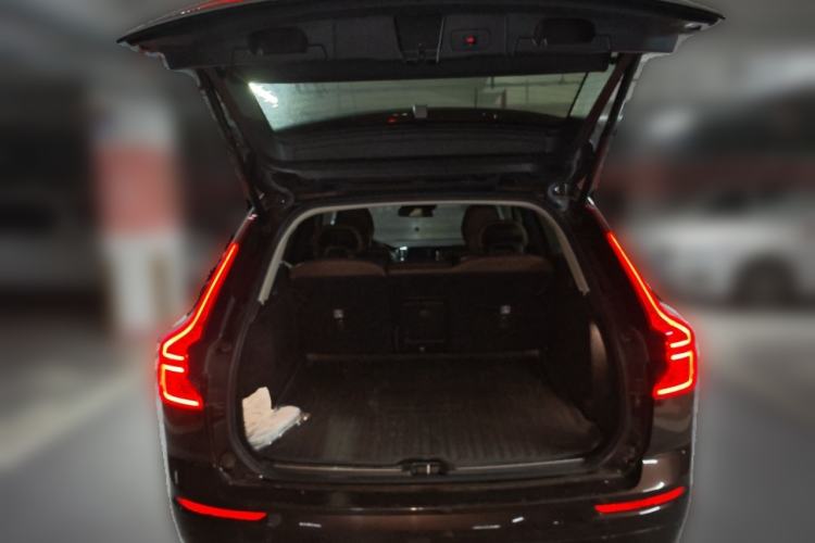 Used Volvo XC60 2019 T5 4x4 Smart Edition China VI Standard Trunk
