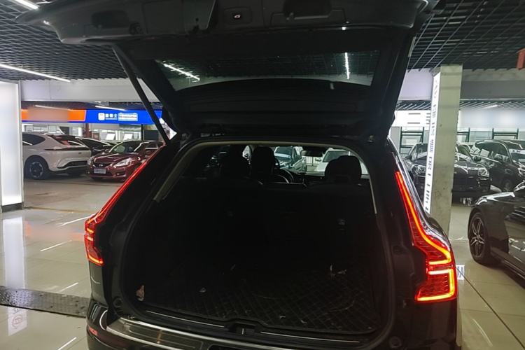 Used Volvo XC60 2019 T5 4x4 Smart Edition China VI Standard Trunk