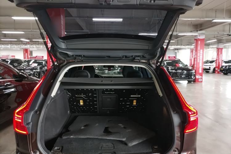 Used Volvo XC60 2019 T5 4x4 Smart Edition China V Standard Trunk