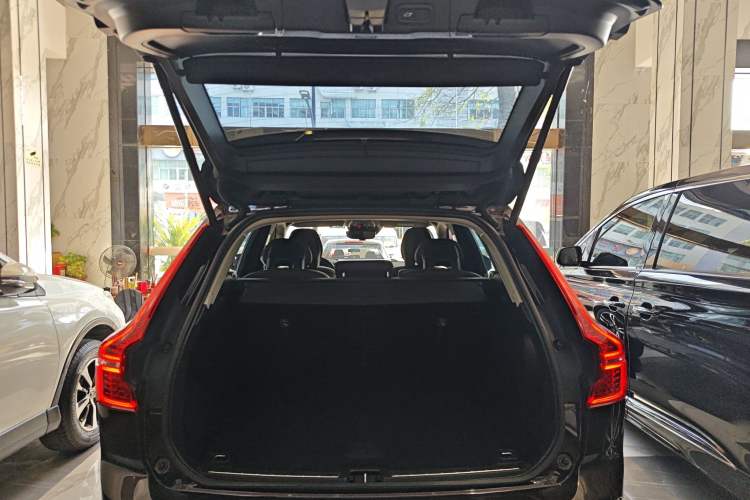 Used Volvo XC60 2019 T5 4x4 Zhiyuan Edition China VI Standard Trunk