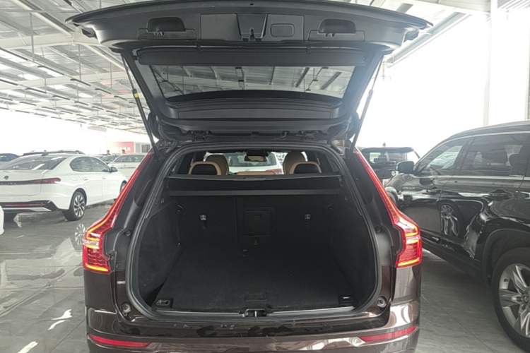Used Volvo XC60 2019 T5 4x4 Smart Edition China V Standard Trunk