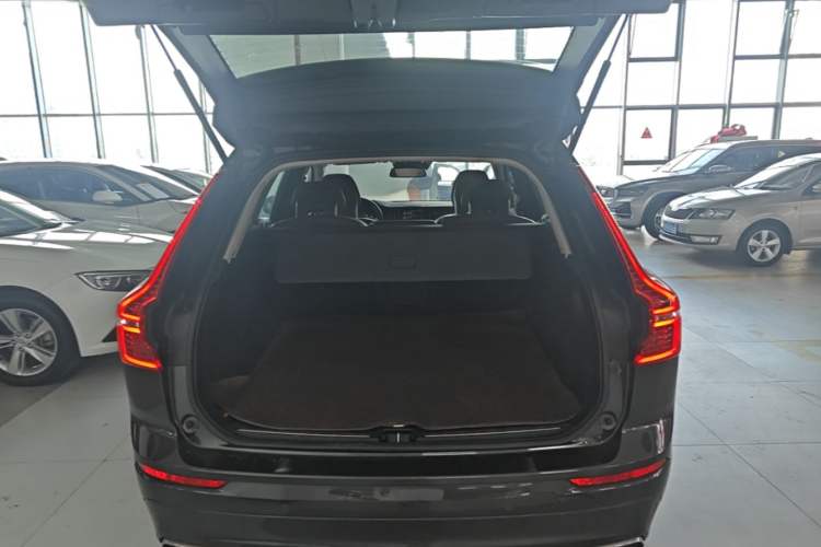 Used Volvo XC60 2019 T5 4x4 Smart Edition China VI Standard Trunk