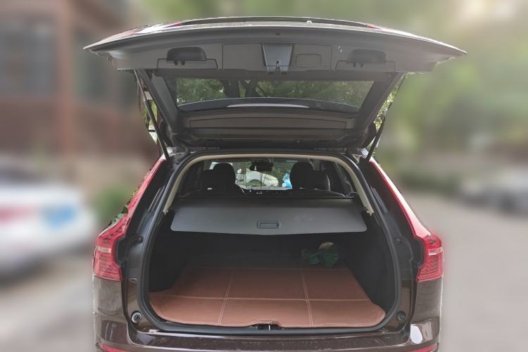 Used Volvo XC60 2019 T4 Zhiyi Edition China V Standard Trunk