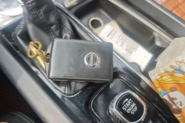 Used Volvo XC60 2019 T5 4x4 Smart Edition China VI Standard Vehicle Key