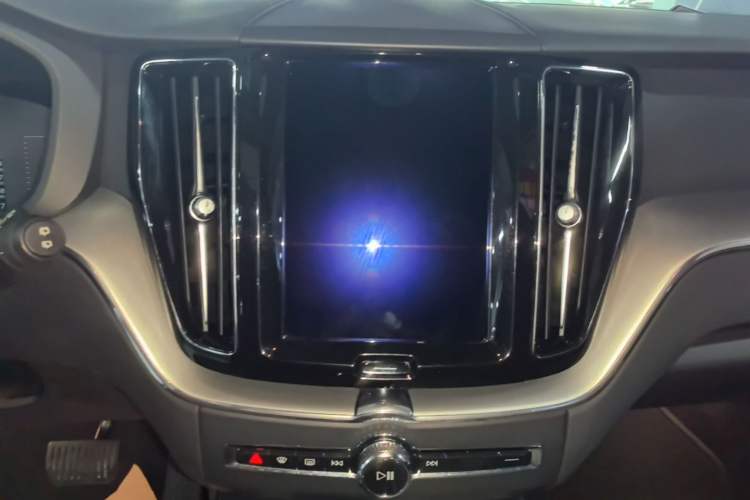 Used Volvo XC60 2019 T5 4x4 Smart Edition China V Standard Audio And AC Panel