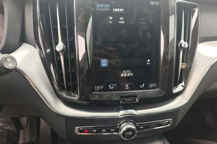 Used Volvo XC60 2019 T5 4x4 Smart Edition China V Standard Audio And AC Panel