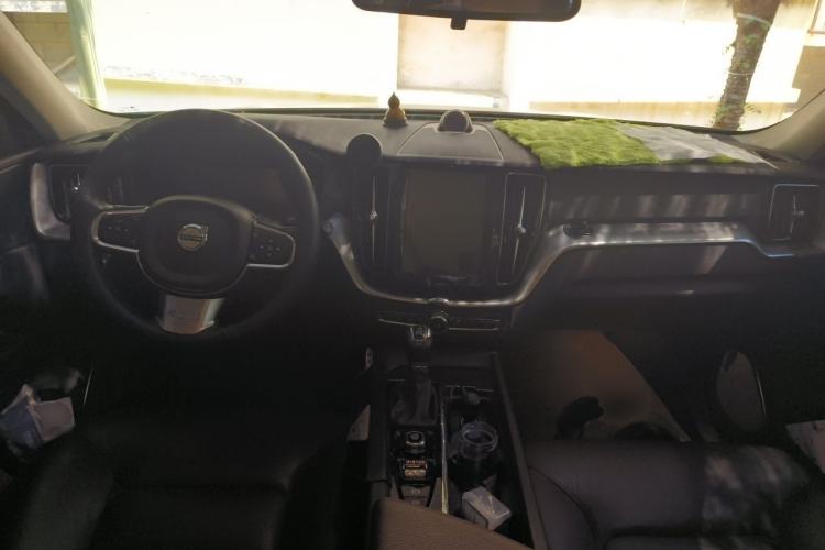 Used Volvo XC60 2019 T5 4x4 Smart Edition China VI Standard Center Console