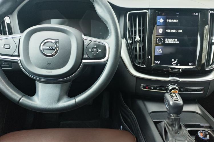 Used Volvo XC60 2019 T5 4x4 Smart Edition China V Standard Center Console
