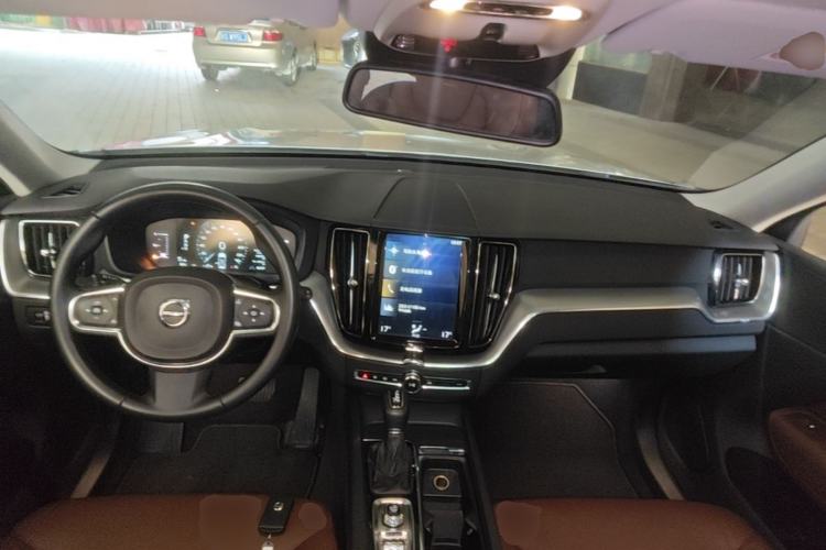Used Volvo XC60 2019 T5 4x4 Smart Edition China VI Standard Center Console