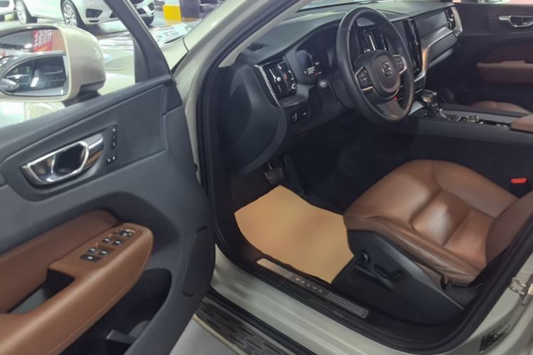 Used Volvo XC60 2019 T5 4x4 Smart Edition China V Standard Driver Seat