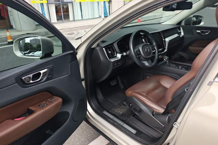 Used Volvo XC60 2019 T5 4x4 Smart Edition China V Standard Driver Seat
