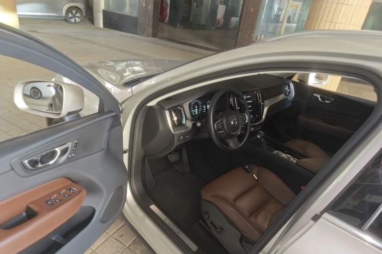 Used Volvo XC60 2019 T5 4x4 Smart Edition China VI Standard Driver Seat