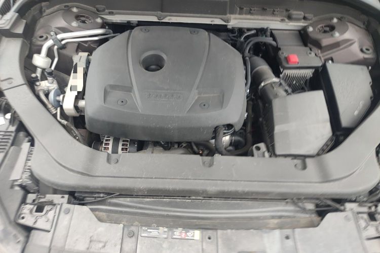 Used Volvo XC60 2019 T5 4x4 Smart Edition China V Standard Engine Bay
