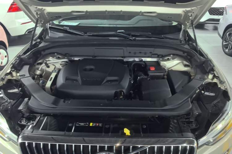 Used Volvo XC60 2019 T5 4x4 Smart Edition China V Standard Engine Bay