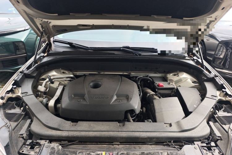Used Volvo XC60 2019 T5 4x4 Smart Edition China V Standard Engine Bay