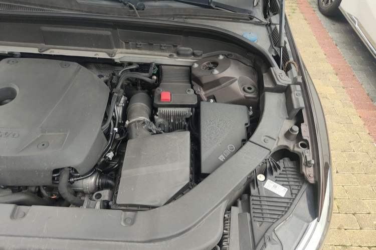 Used Volvo XC60 2019 T5 4x4 Smart Edition China V Standard Engine Bay Left