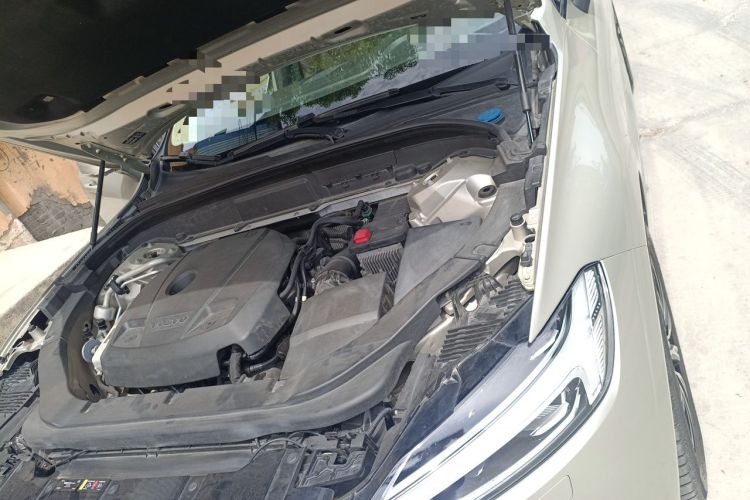 Used Volvo XC60 2019 T5 4x4 Zhiya Luxury Edition China V Standard Engine Bay Left