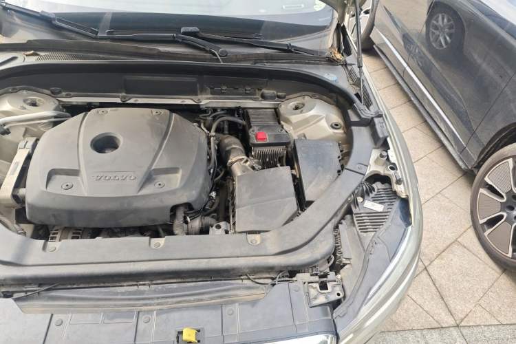 Used Volvo XC60 2019 T5 4x4 Smart Edition China V Standard Engine Bay Left