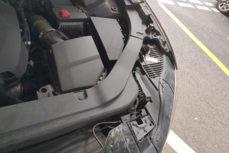 Used Volvo XC60 2019 T5 4x4 Smart Edition China V Standard Engine Bay Left