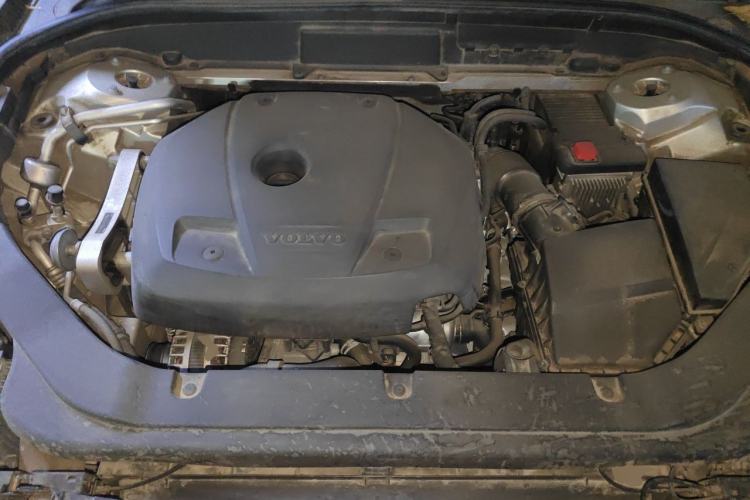 Used Volvo XC60 2019 T5 4x4 Smart Edition China V Standard Engine Bay