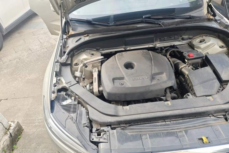 Used Volvo XC60 2019 T5 4x4 Smart Edition China V Standard Engine Bay Right